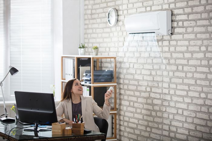 Jak dobrać klimatyzację do lokalu usługowego? Praktyczny poradnik dla przedsiębiorców
